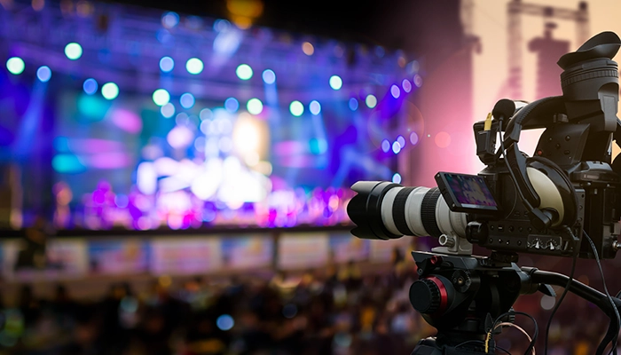 Live event videos capture trade show energy, showcasing booths, & interactions for a lasting impact.